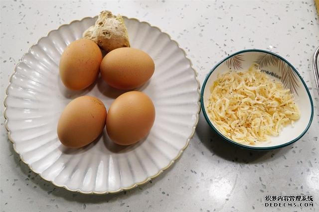 炒雞蛋，多加幾味料變螃蟹味，家人吃上癮的“賽螃蟹”，超下飯