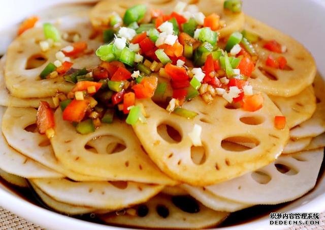涼拌藕片好吃的正確做法，飯店大廚都在用，脆嫩可口，清爽解膩
