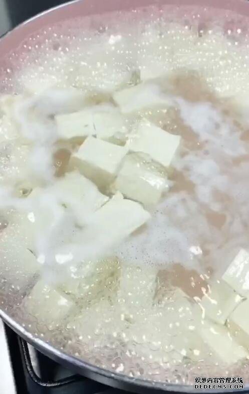麻婆豆腐的家常做法，口感順滑，麻辣鮮香，這個(gè)竅門一定要記住