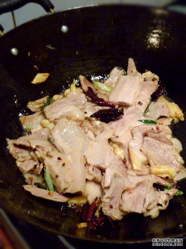 回鍋肉最好吃的做法，好吃又下飯，一人吃一盤(pán)，越吃越想吃