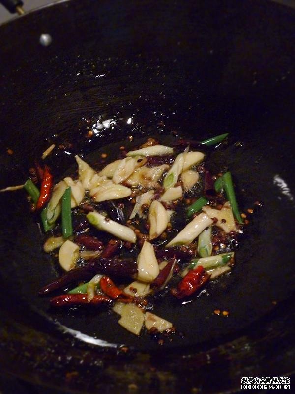 回鍋肉最好吃的做法，好吃又下飯，一人吃一盤(pán)，越吃越想吃