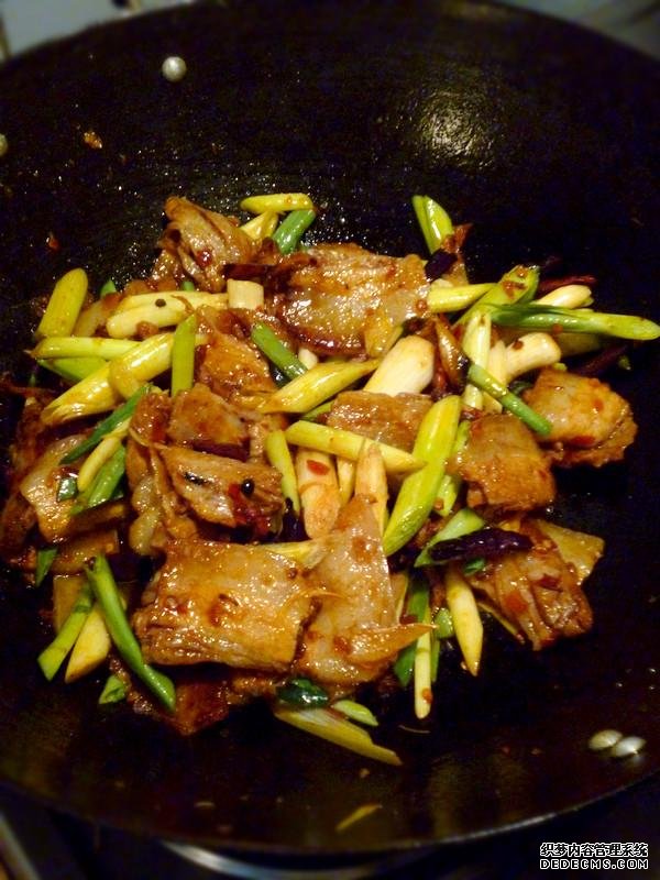 回鍋肉最好吃的做法，好吃又下飯，一人吃一盤(pán)，越吃越想吃