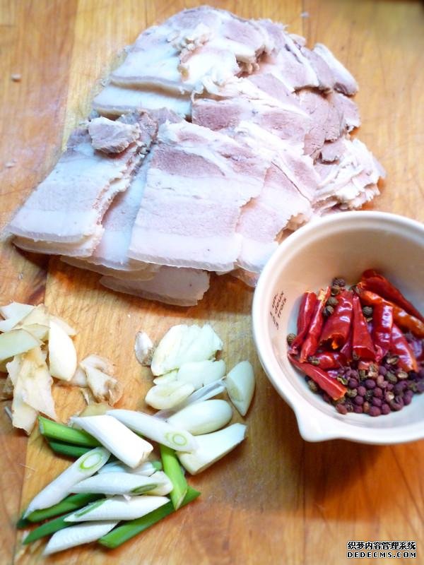 回鍋肉最好吃的做法，好吃又下飯，一人吃一盤(pán)，越吃越想吃