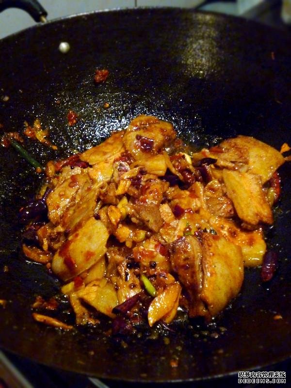 回鍋肉最好吃的做法，好吃又下飯，一人吃一盤(pán)，越吃越想吃