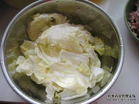 家庭版自制水煮肉，肉嫩軟滑，麻辣鮮香，每次做都不夠吃