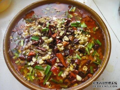 家庭版自制水煮肉，肉嫩軟滑，麻辣鮮香，每次做都不夠吃