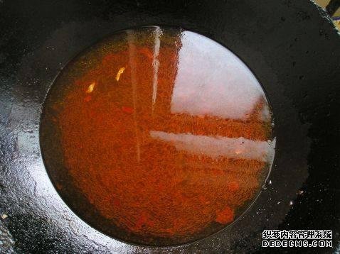 家庭版自制水煮肉，肉嫩軟滑，麻辣鮮香，每次做都不夠吃