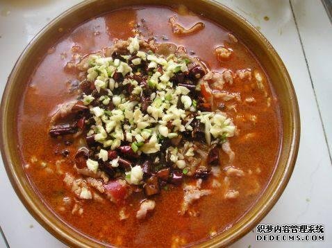 家庭版自制水煮肉，肉嫩軟滑，麻辣鮮香，每次做都不夠吃