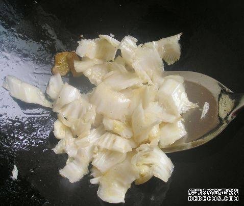 家庭版自制水煮肉，肉嫩軟滑，麻辣鮮香，每次做都不夠吃