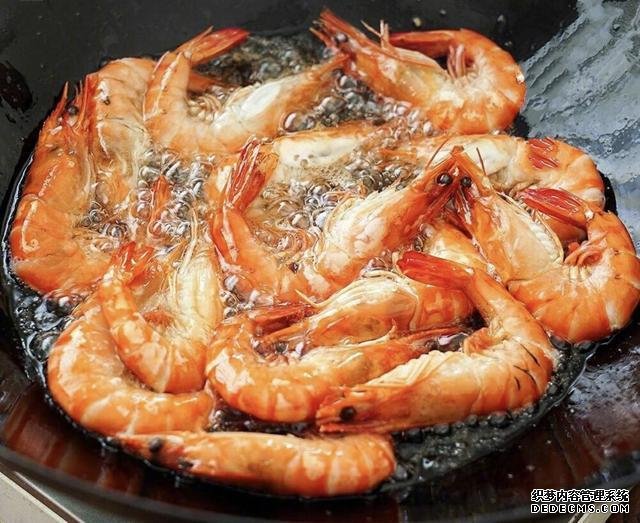 油燜大蝦怎么做好吃得根本停不下來，油燜大蝦最正宗做法