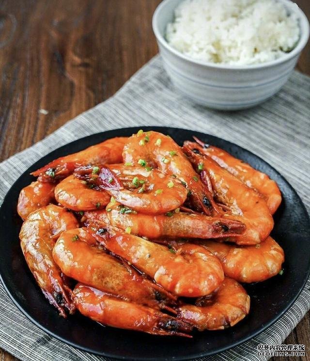 油燜大蝦怎么做好吃得根本停不下來，油燜大蝦最正宗做法