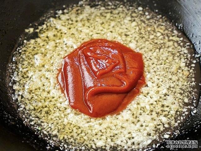 油燜大蝦怎么做好吃得根本停不下來，油燜大蝦最正宗做法