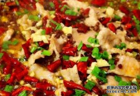 家常菜才是最解饞的，簡單燜一燜，汁鮮肉香，看她饞到舔盤