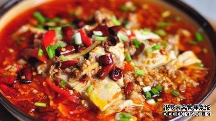 家常菜才是最解饞的，簡單燜一燜，汁鮮肉香，看她饞到舔盤