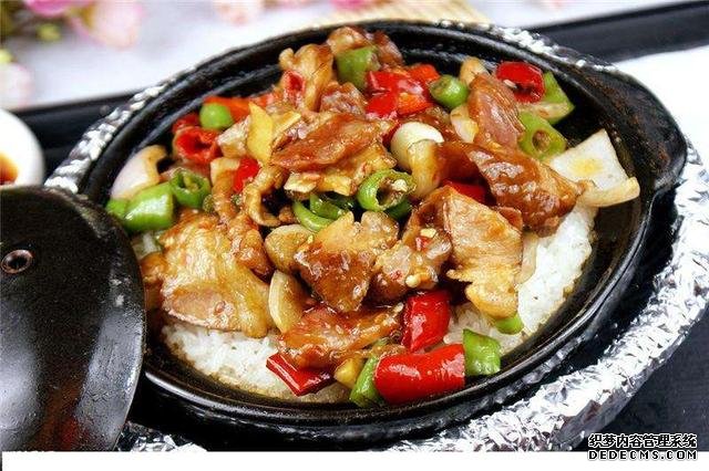 好吃的煲仔飯，有飯有菜，營養(yǎng)豐富，省時省力又省心