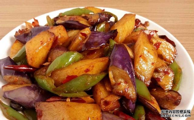 有葷有素，營養(yǎng)豐富的大亂燉，制作簡單鮮香可口的地三鮮