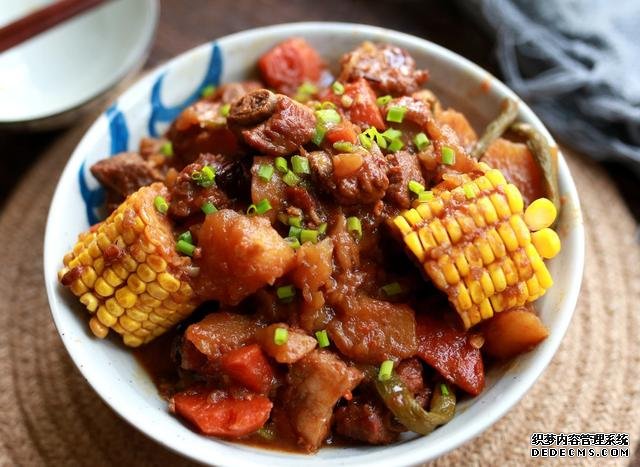 有葷有素，營養(yǎng)豐富的大亂燉，制作簡單鮮香可口的地三鮮