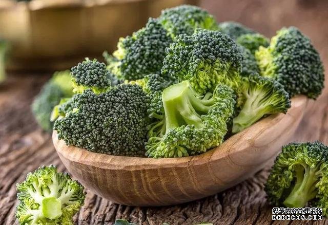 西蘭花和豆腐的口感都特鮮嫩，做上一鍋，一家人吃著美滋滋