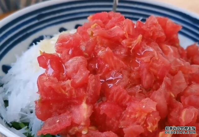 西紅柿別炒著吃，教你新吃法，一次做6個(gè)，比吃肉過(guò)癮，太香了