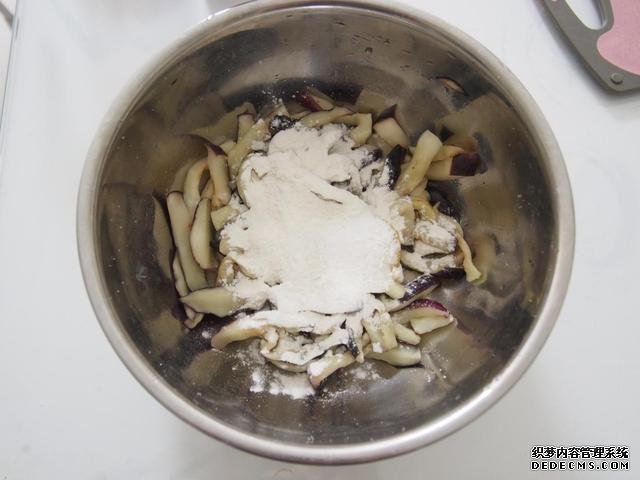 茄子換種做法，搭配牛肉做“披薩”，味道特別值得嘗試
