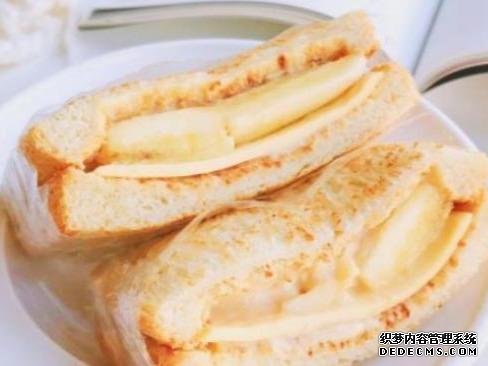 香蕉酸奶三明治、芝士紅薯餅、豆腐肉夾這幾道家常菜的做法