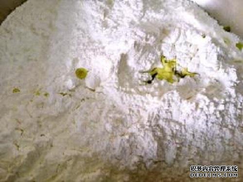 時近清明，“青團”可不能少，油綠如玉，香糯可口，天然綠色小吃