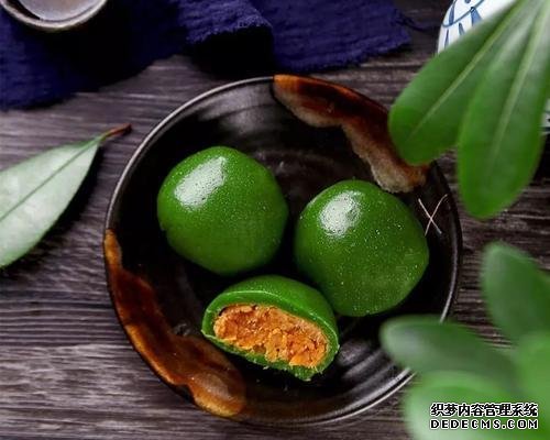 時近清明，“青團”可不能少，油綠如玉，香糯可口，天然綠色小吃