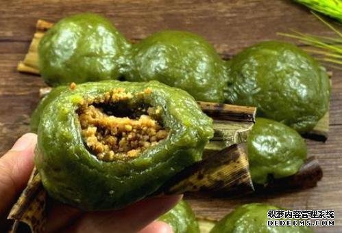 時近清明，“青團”可不能少，油綠如玉，香糯可口，天然綠色小吃