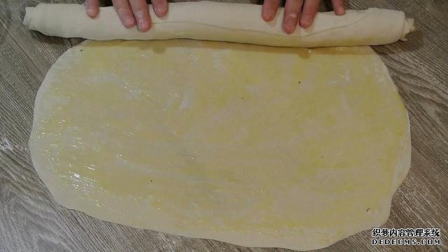 老婆做了20個“烤餃子”，掰開樂壞了：這種餃子皮頭一次見