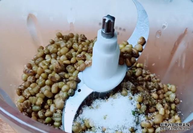 綠豆別熬粥啦，試試這樣做，5元食材做一大盤，孩子吃了還想吃