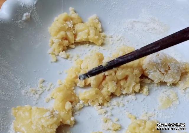 綠豆別熬粥啦，試試這樣做，5元食材做一大盤，孩子吃了還想吃