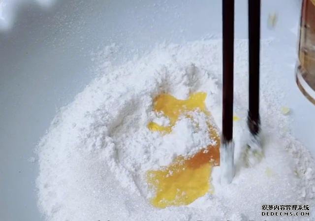 綠豆別熬粥啦，試試這樣做，5元食材做一大盤，孩子吃了還想吃