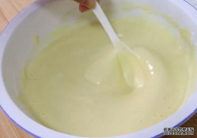 用雞蛋做一道小糕點(diǎn)，不用烤箱，口感綿軟不上火，老人小孩都喜歡