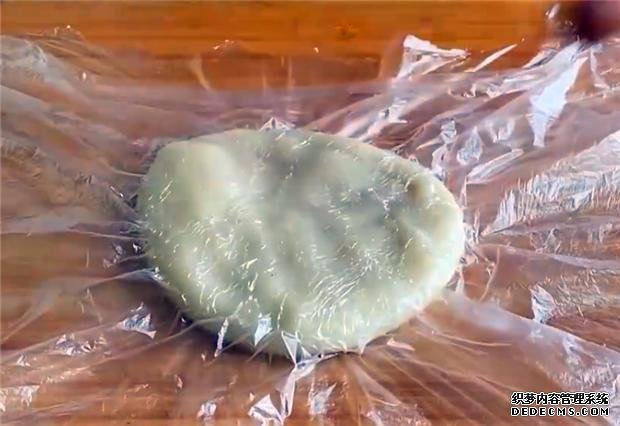 家里糯米粉別浪費了，只需簡單一做，又香又糯，吃一次就難以忘記