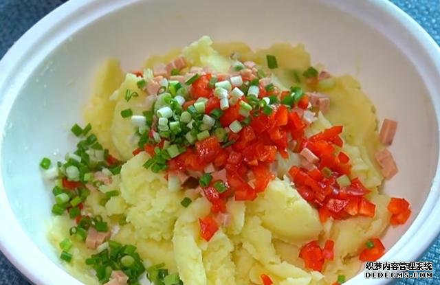 土豆餅最簡單好吃的做法，外酥里嫩，鮮香又營養(yǎng)，全家人都喜歡