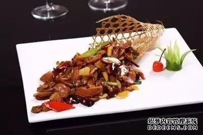 年夜飯推薦：椒麻雞，龍眼臘扣肉，紫蘇醬炒牛肝菌的做法