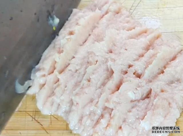 春天要多吃胡蘿卜，教你秘制新吃法，不炒也不腌，上桌3斤吃不夠