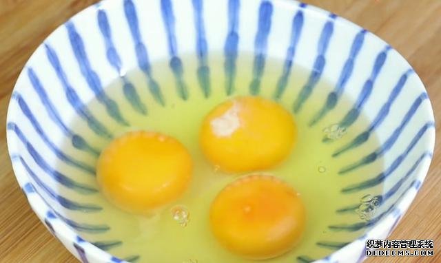 1個(gè)蘋(píng)果，3個(gè)雞蛋，教你一個(gè)想不到的做法，連吃10天都不會(huì)膩