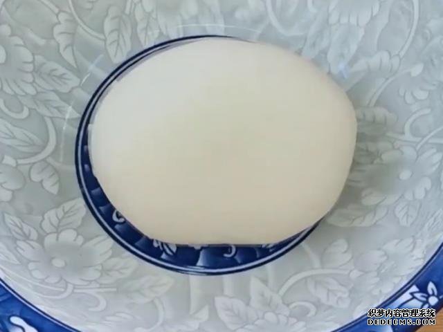 外面買(mǎi)3元一個(gè)掉渣小酥餅，自己做成本不到5毛，可烤可烙做法簡(jiǎn)單