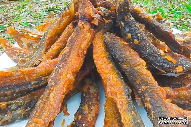 春節(jié)宅家中，捉了盆“水中人參”，寬油大火炸到焦香，很下飯