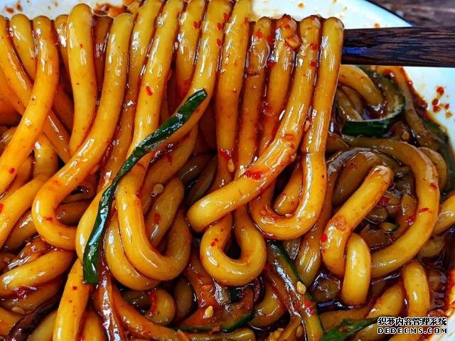 一吃就上癮的酸辣土豆粉，在家3塊錢做一大碗，酸辣爽口又開胃