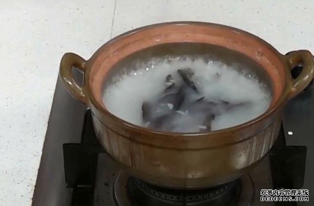 海參還能這樣吃：詳細(xì)泡發(fā)方法和做法步驟，滋補(bǔ)養(yǎng)顏，強(qiáng)身抗衰老