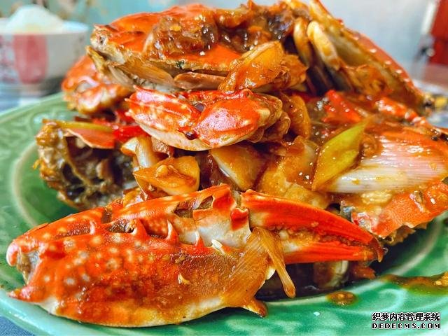 螃蟹不是只有清蒸一種做法，教你一道爆炒海蟹，口感鮮香且入味