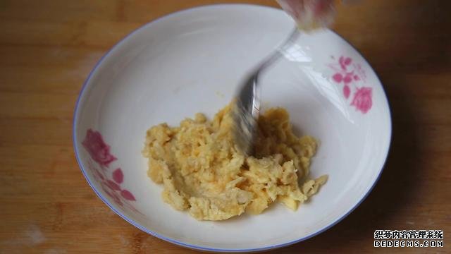 懶人烘焙榴蓮酥，外焦里嫩，香味濃郁，外皮酥脆不膩，滿嘴留香