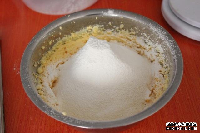 蜜豆酥，濃濃的奶香，軟軟的口感，甜蜜蜜的味道