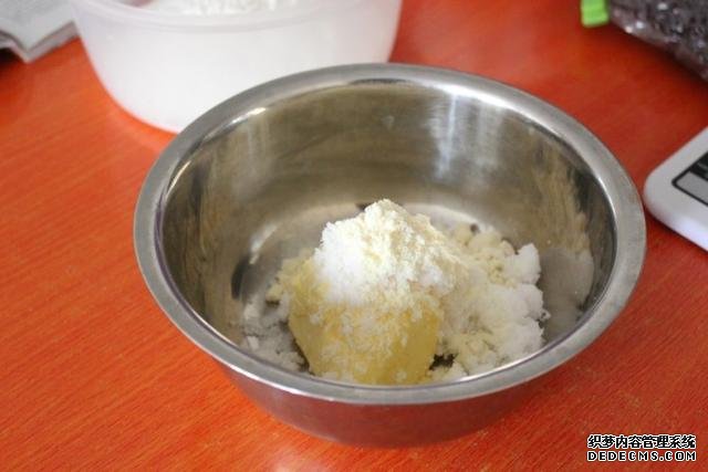 蜜豆酥，濃濃的奶香，軟軟的口感，甜蜜蜜的味道