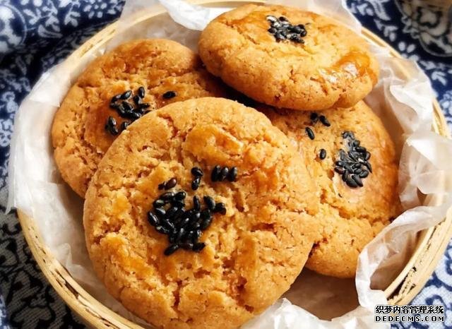 酥得掉渣的核桃酥，香味十足，在家也能做了