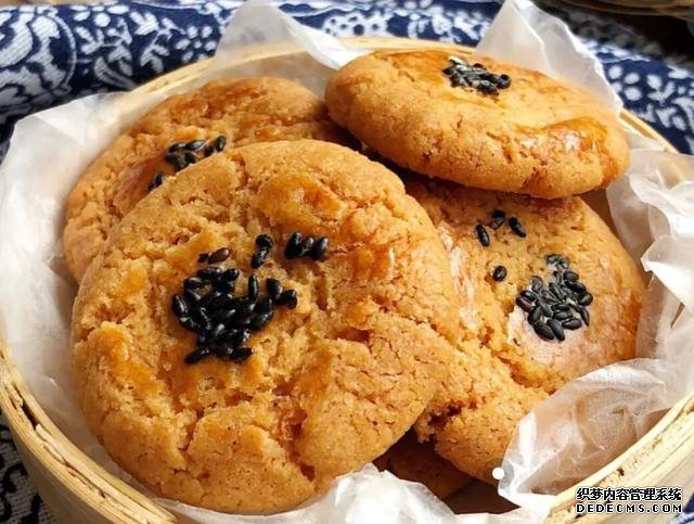 酥得掉渣的核桃酥，香味十足，在家也能做了