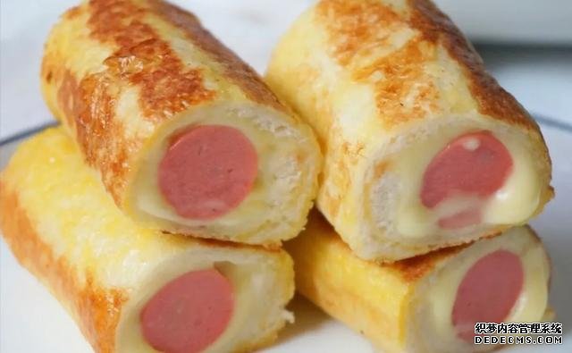5分鐘快手早餐！咬一口就爆漿的吐司卷