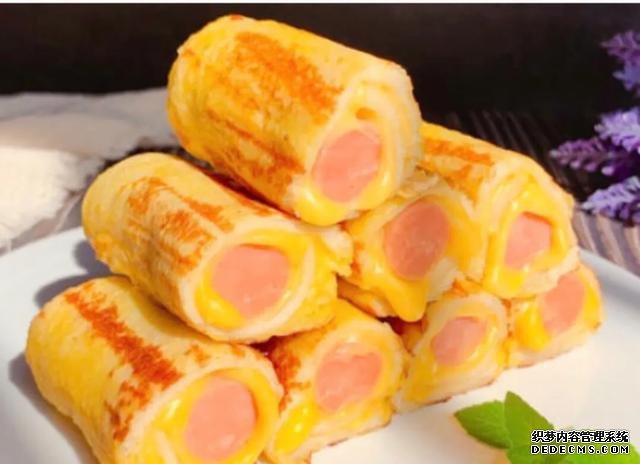 5分鐘快手早餐！咬一口就爆漿的吐司卷